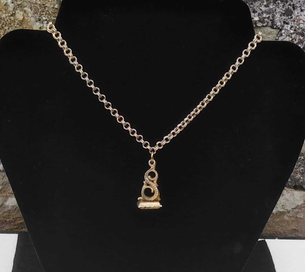 Vintage Long-Line Fob Pendant Necklace – 29" Plated Chain with Faux Green Stone